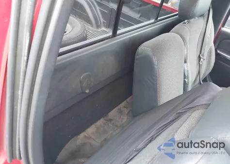 2002 Chevrolet Silverado 1500 z USA, uszkodzony, nr VIN 1GCEC14W62Z162554